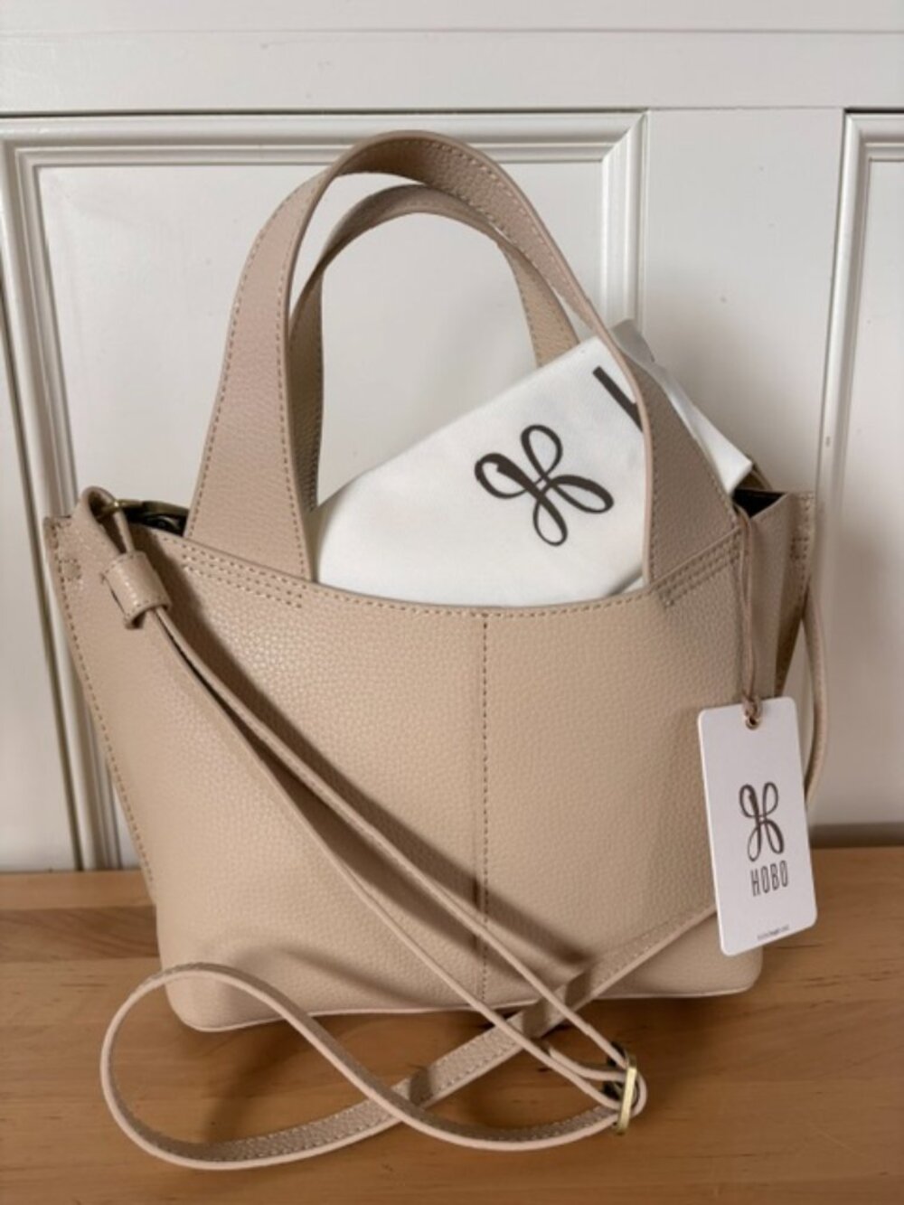 HOBO Vida Small Tote -Almond